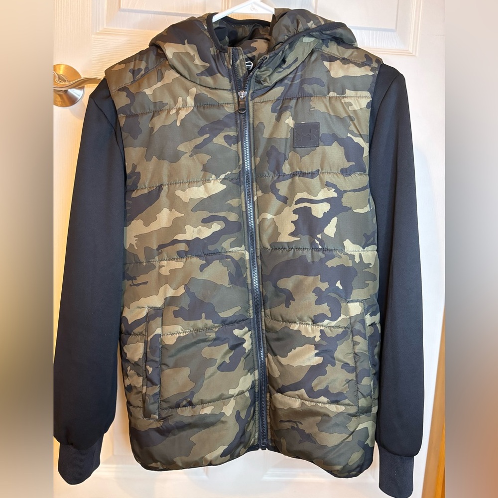 Under armor teen boy puffer jacket.